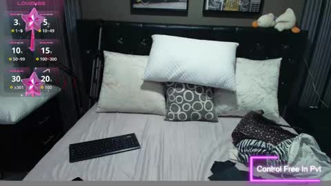 Snapshot of lizz_tender chatting on 09.23.25 Lizz online show from 09.23.25