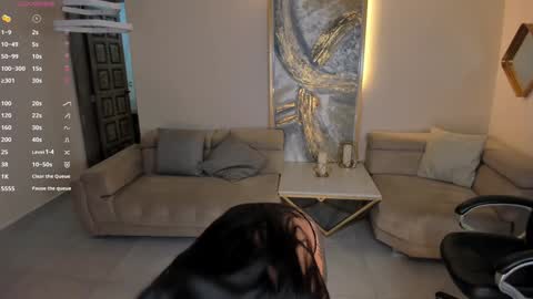 Lizzi  online show from 02.04.25