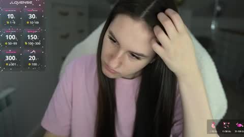 Snapshot of lizzi_fox chatting on 12.19.25 Lizi-Fox online show from 12.19.25