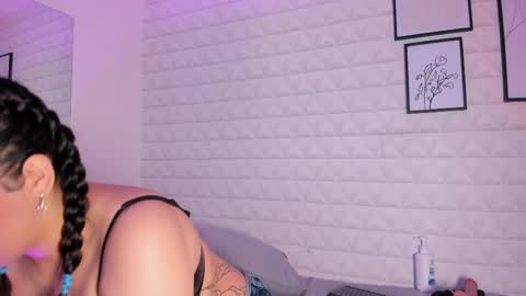 Snapshot of lizzie_evans chatting on 05.19.26 Lizzie online show from 05.19.26