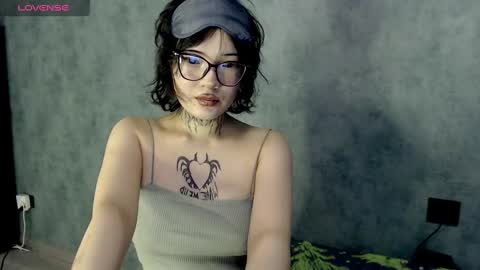 Snapshot of lizzielight chatting on 12.17.24 LizzieLight online show from 12.17.24