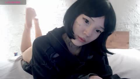 Snapshot of lizzielight chatting on 11.03.25 LizzieLight online show from 11.03.25