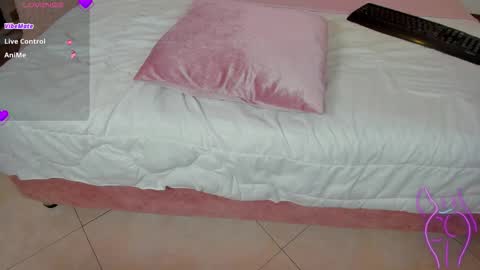 Snapshot of lizzy_joss chatting on 10.29.25 Lizzy Joss online show from 10.29.25