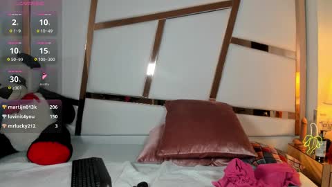 Snapshot of lizzy_joss chatting on 11.23.25 Lizzy Joss online show from 11.23.25