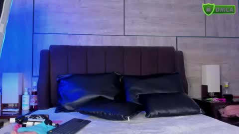 LizzySato online show from 04.25.26
