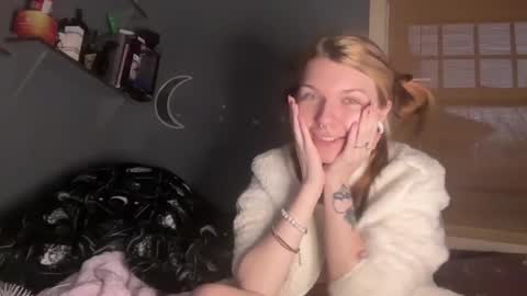 Snapshot of lizzyylovesick chatting on 01.17.25 lizzybunny online show from 01.17.25