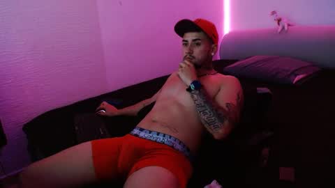 Snapshot of lliamm_2 chatting on 01.25.25 lliamm 2 online show from 01.25.25