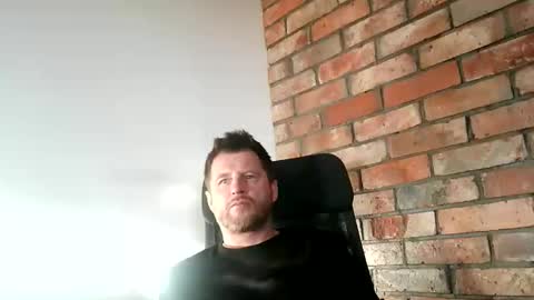 Snapshot of lllukasssxxx chatting on 11.15.25 lllukasssxxx online show from 11.15.25