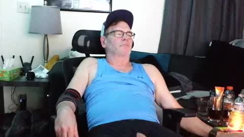 Snapshot of lngdickdaddy chatting on 10.18.25 LongDick Daddy online show from 10.18.25