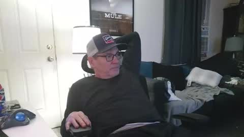 Snapshot of lngdickdaddy chatting on 11.05.25 LongDick Daddy online show from 11.05.25