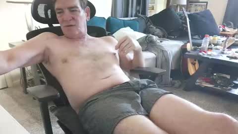 Snapshot of lngdickdaddy chatting on 11.08.25 LongDick Daddy online show from 11.08.25