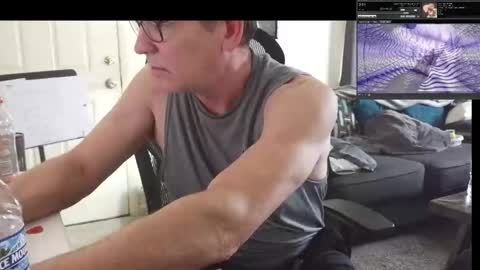 Snapshot of lngdickdaddy chatting on 11.18.25 LongDick Daddy online show from 11.18.25