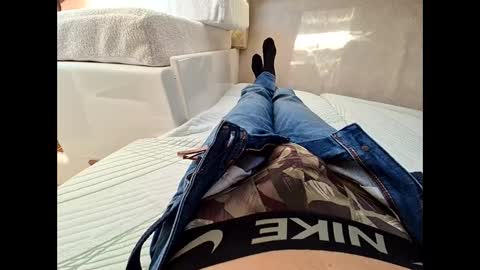 Snapshot of lo82 chatting on 02.23.25 Lo82 online show from 02.23.25