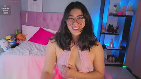 Snapshot of loaluxury chatting on 11.22.25 Pamela online show from 11.22.25