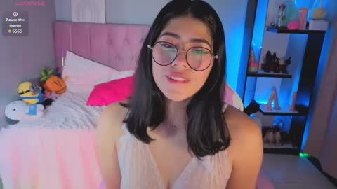 Snapshot of loaluxury chatting on 11.25.25 Pamela online show from 11.25.25