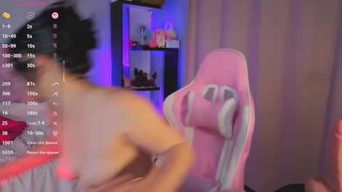 Snapshot of loaluxury chatting on 11.28.25 Pamela online show from 11.28.25