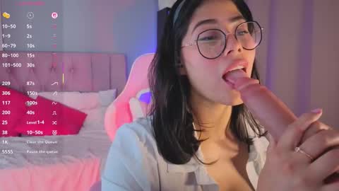 Snapshot of loaluxury chatting on 11.29.25 Pamela online show from 11.29.25