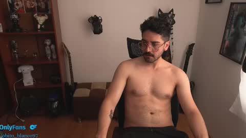 Snapshot of lobito_blanco97 chatting on 10.24.25 Lobito blanco Thefckingwolf main account online show from 10.24.25