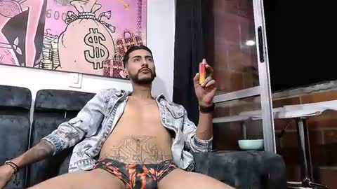 Snapshot of lobocruzhair1 chatting on 02.04.25 lobocruzlatino online show from 02.04.25