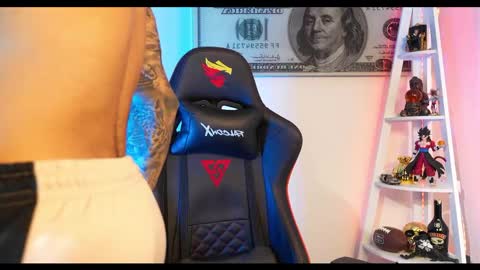 logan_hugh8 online show from 02.22.25