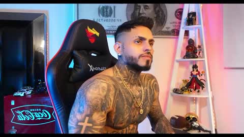 logan_hugh8 online show from 02.24.25