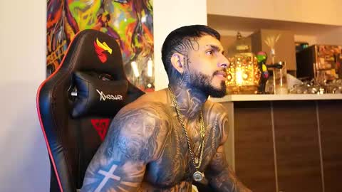 logan_hugh8 online show from 09.28.25