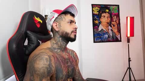 logan_hugh8 online show from 10.19.25