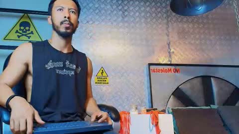 Snapshot of logan_mercer chatting on 12.15.25 logan_mercer online show from 12.15.25