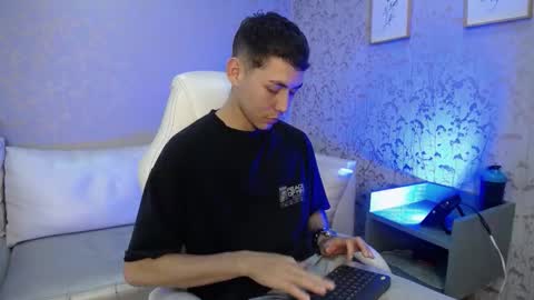 Snapshot of loganfoster_ chatting on 12.13.25 Loganfoster online show from 12.13.25