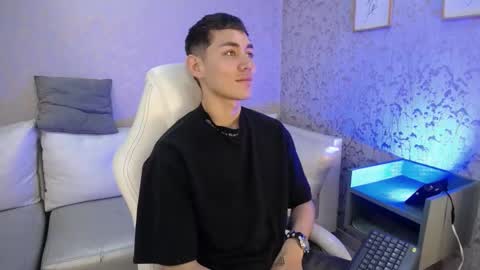 Snapshot of loganfoster_ chatting on 12.14.25 Loganfoster online show from 12.14.25