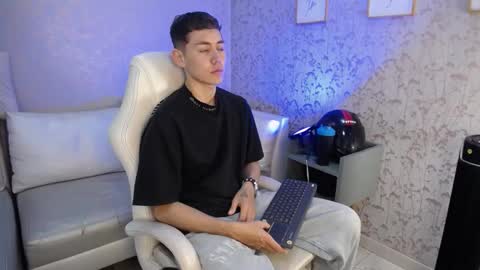 Snapshot of loganfoster_ chatting on 12.15.25 Loganfoster online show from 12.15.25