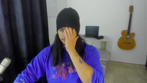 Snapshot of loganhot22 chatting on 01.11.25 Logan online show from 01.11.25