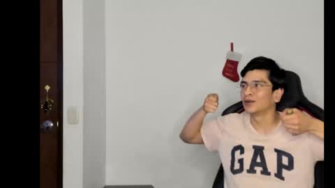 Snapshot of logannick chatting on 12.12.24 Logan online show from 12.12.24