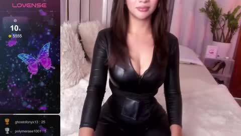 Snapshot of loisewilliams chatting on 11.14.25 Mistress L online show from 11.14.25