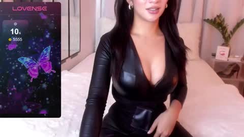 Snapshot of loisewilliams chatting on 03.05.26 Mistress L online show from 03.05.26