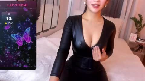 Snapshot of loisewilliams chatting on 03.21.26 Mistress L online show from 03.21.26