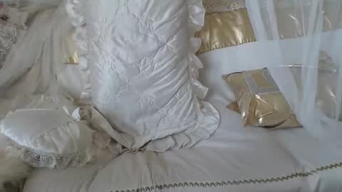 Snapshot of lokagold chatting on 11.02.25 Lilu online show from 11.02.25