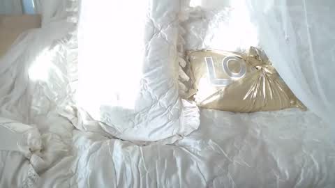 Snapshot of lokagold chatting on 11.26.25 Lilu online show from 11.26.25