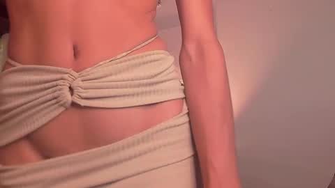 Snapshot of lola_cocks chatting on 12.27.24 mara online show from 12.27.24