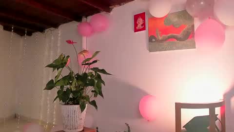 Snapshot of lola_cocks chatting on 01.12.25 mara online show from 01.12.25