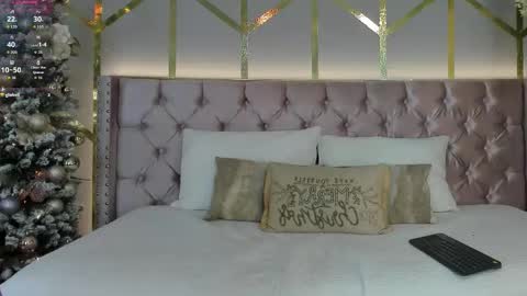 lola_saenz__ online show from 12.20.25