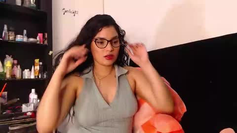lolaa_staars online show from 12.13.24