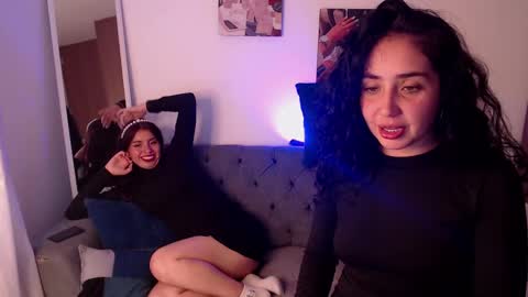 Snapshot of lolaandcamille chatting on 02.25.25 lolaandcamille online show from 02.25.25