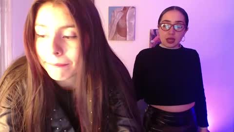 Snapshot of lolaandcamille chatting on 03.05.25 lolaandcamille online show from 03.05.25