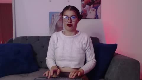 Snapshot of lolaandcamille chatting on 03.11.25 lolaandcamille online show from 03.11.25