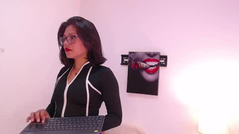 Snapshot of lolaandcamille chatting on 10.27.25 lolaandcamille online show from 10.27.25