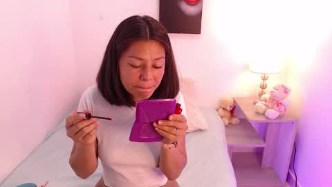 Snapshot of lolaandcamille chatting on 11.13.25 lolaandcamille online show from 11.13.25