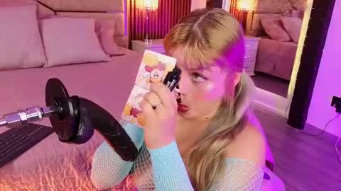 Lola Angel online show from 06.23.26