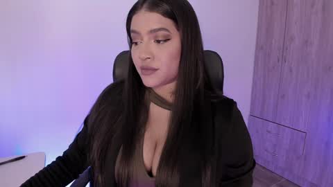 lolaasmith_21 online show from 01.18.25