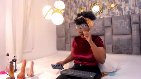 lola online show from 10.05.25